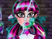 Draculaura Total Makeover